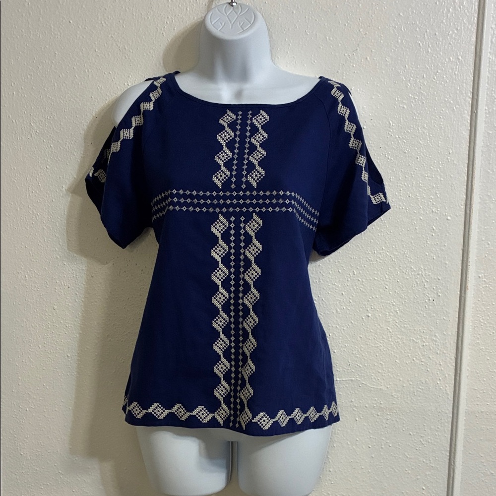 Cupcakes & Cashmere Pastoria Linen Blend Blue Embroidered Cold-Shoulder Top sz.S